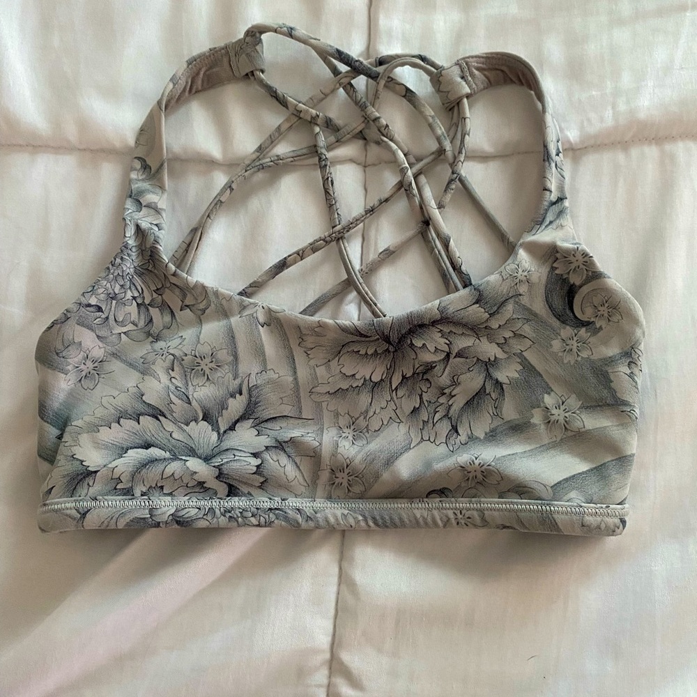 Lulu sports bra size 2